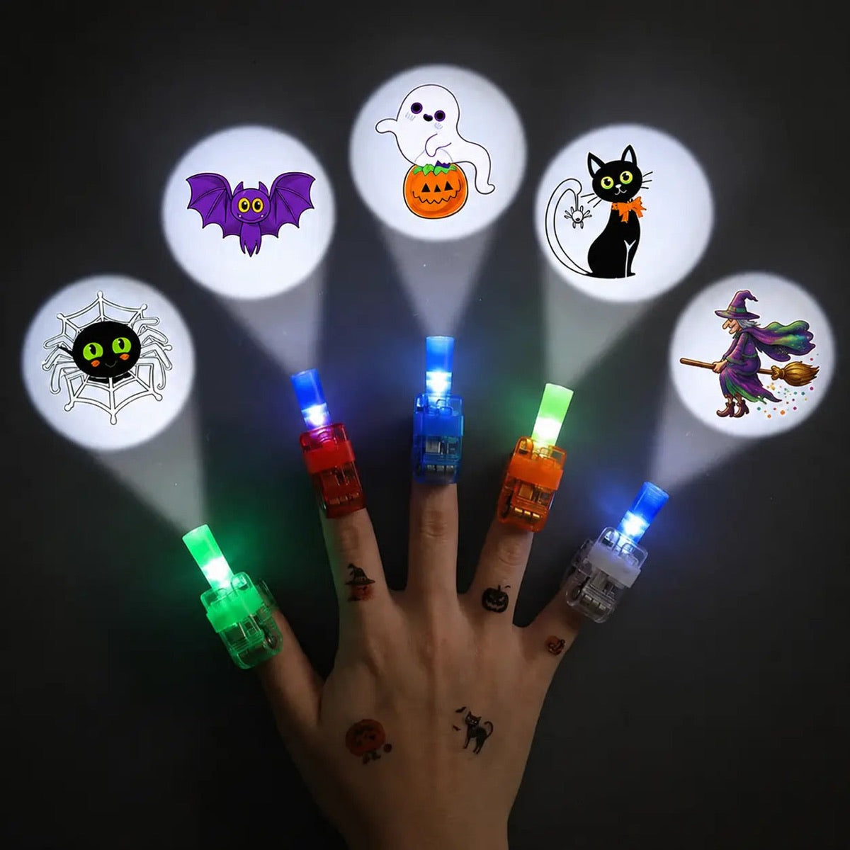Ujjlámpákkal vetített halloweeni figurák